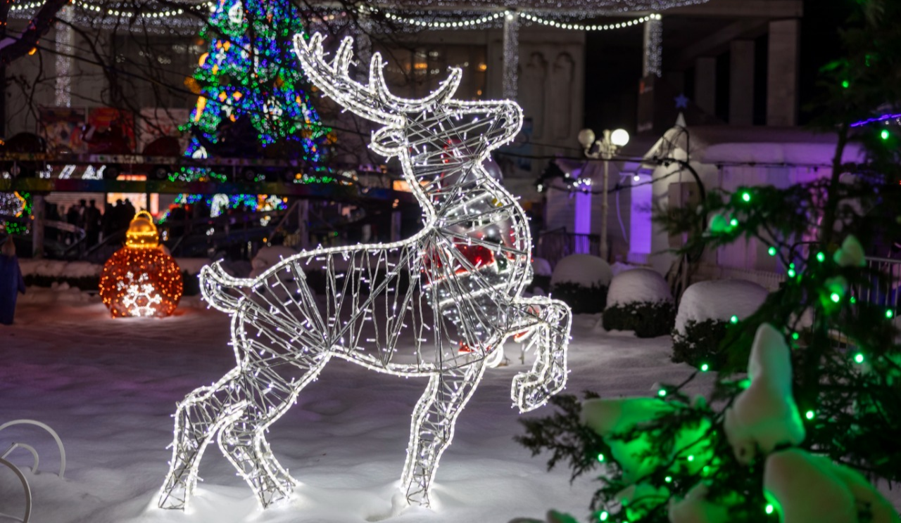Магія серед темряви: ILLUMINARIUM повертається на ВДНГ з казковими світловими інсталяціями