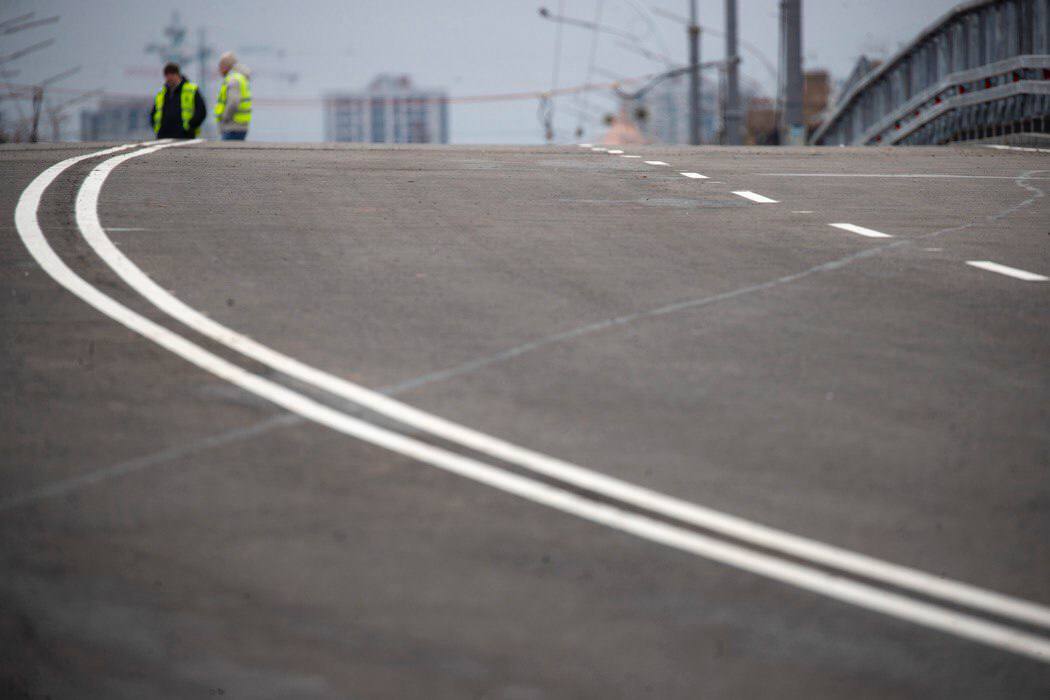 Біля метро "Дарниця" відкрили рух оновленим шляхопроводом Біля метро "Дарниця" відкрили рух оновленим шляхопроводом