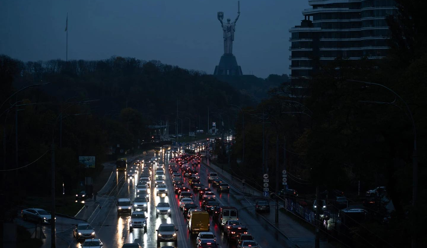 Графіки стабілізаційних відключень 30 листопада: коли вимикатимуть світло у Києві