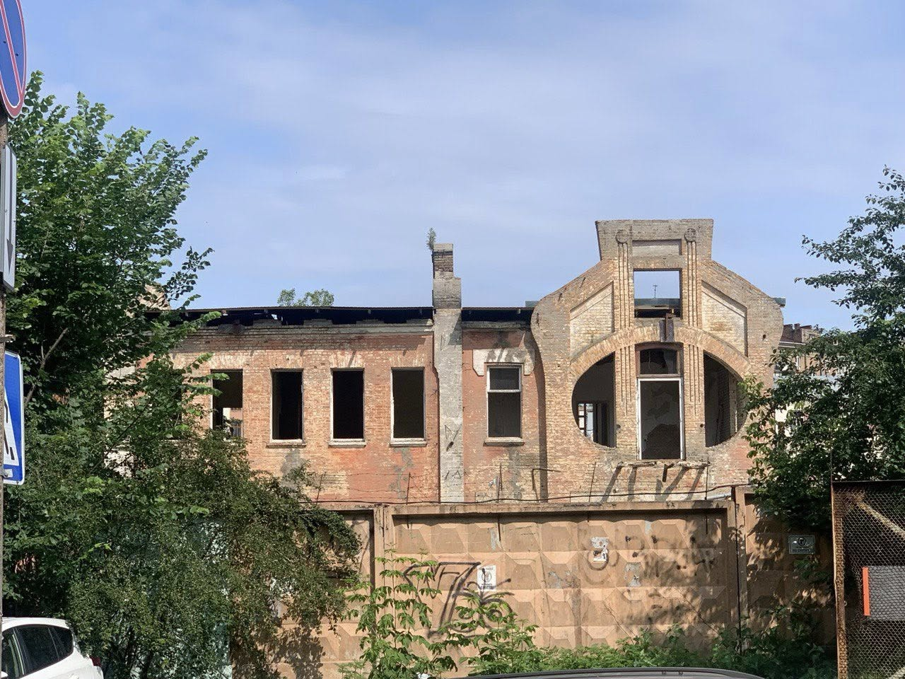 Трамвайно-тролейбусне управління на Лук’янівці в Києві почали закривати будівельним сукном