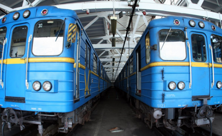«Київський метрополітен» продав два своїх вагони
