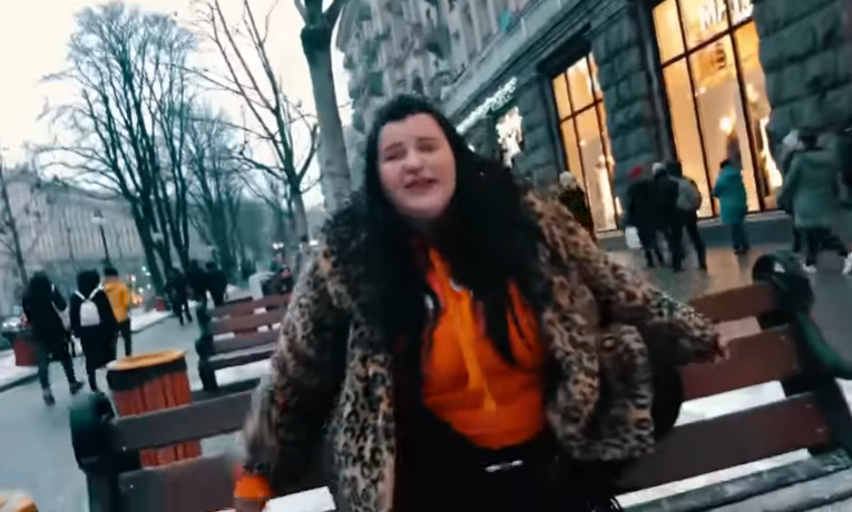 Украинская рэпперша alyona alyona сняла клип о своем переезде в Киев (видео)