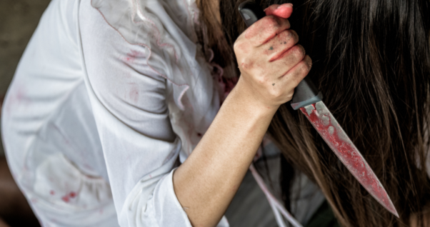 В Киеве женщина с ножом пыталась покончить с собой (видео)