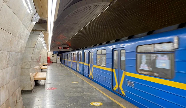 У Києві не працюють кілька станцій червоної гілки метро 