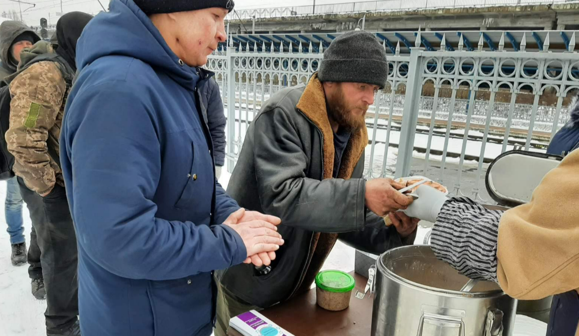 У Києві запрацював соціальний патруль: де годують бездомних