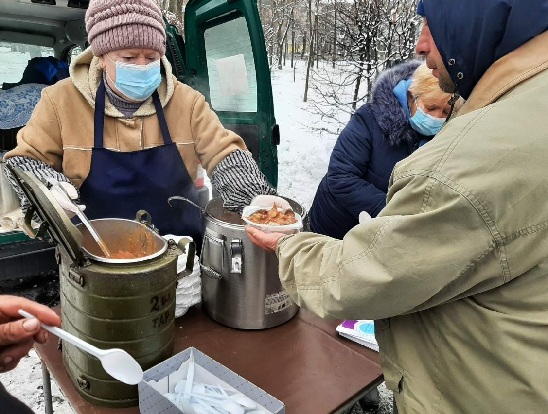 У Києві запрацював соціальний патруль: де годують бездомних