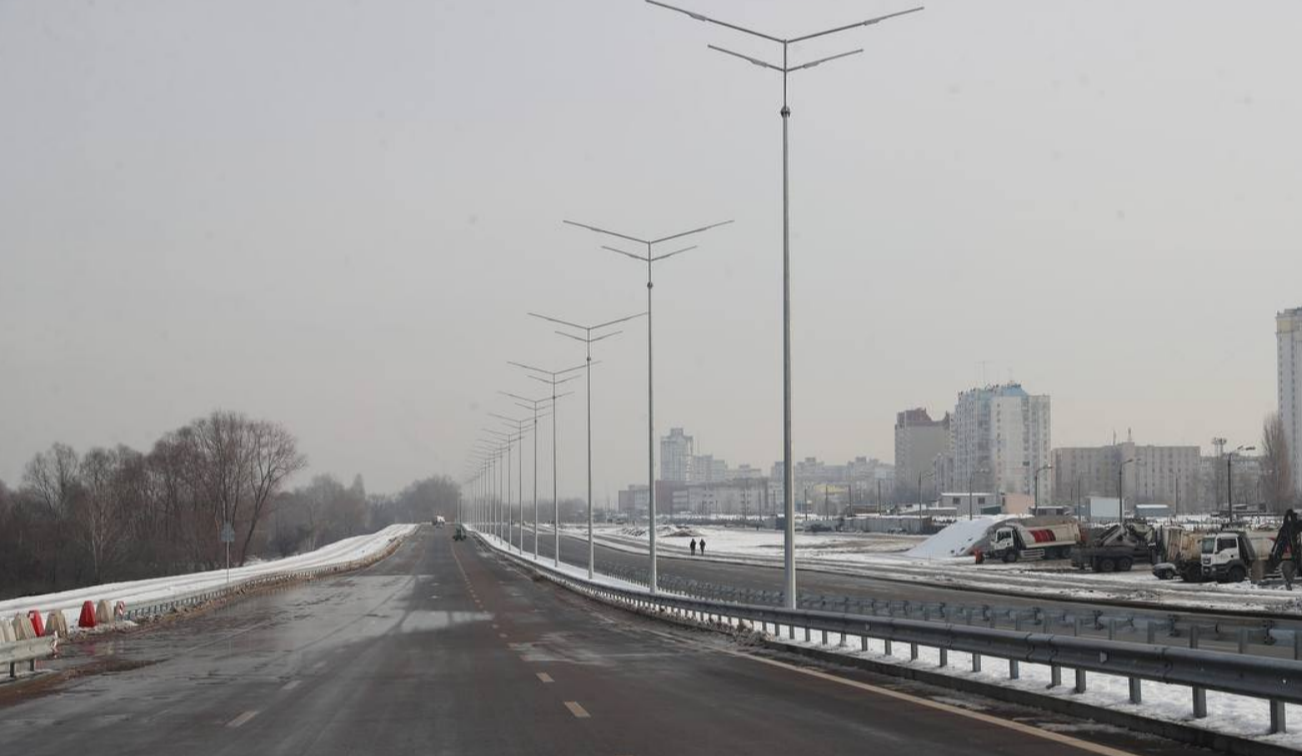 У Києві відкрили нову частину Великої кільцевої дороги від вулиці Богатирської до Оболонського проспекту.