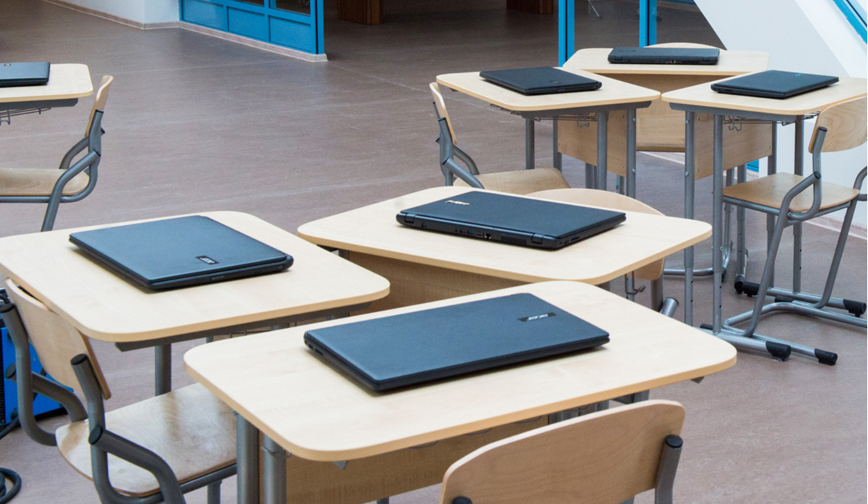 У Києві понад 300 навчальних закладів отримали нові ноутбуки
