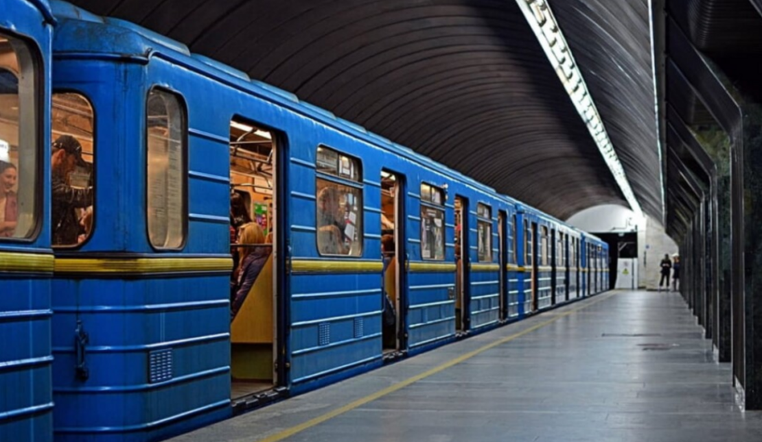 У Києві закривають рух поїздів між станціями метро Деміївська та Теремки: причина