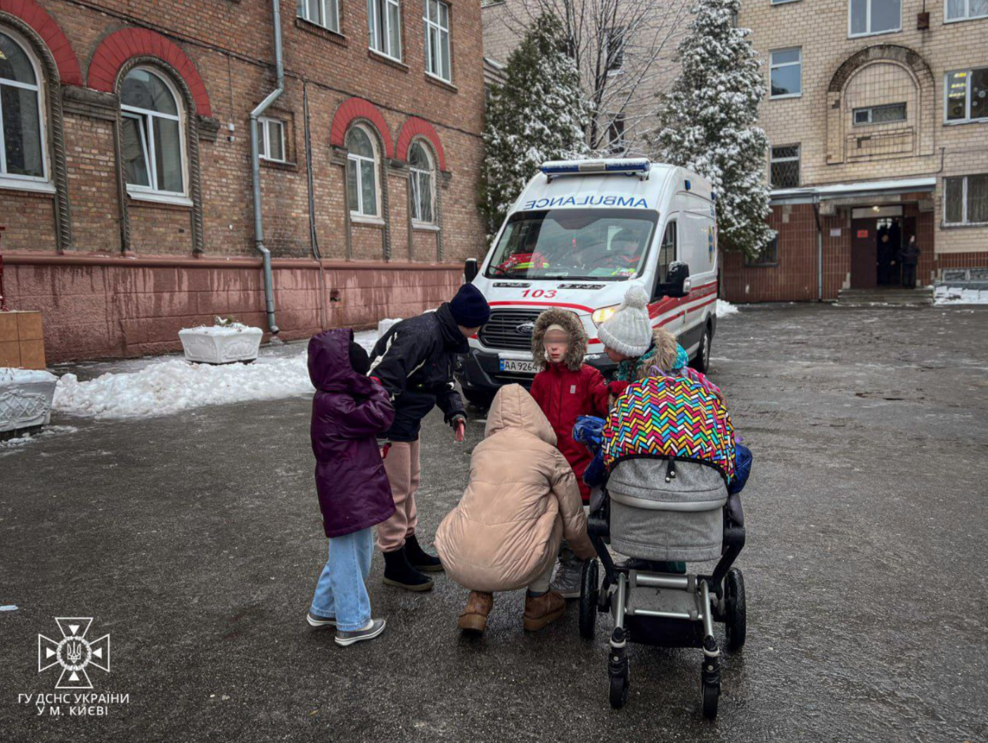 У Святошинському районі загорілась школа: евакуювали 665 дітей