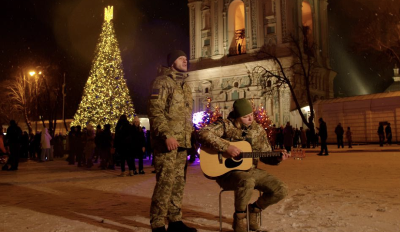 Військові виконали на Софійській площі "Щедрик" напередодні Різдва