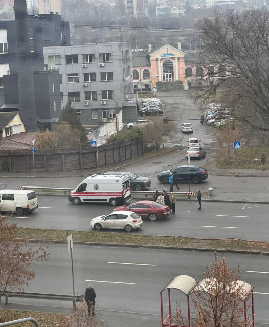 На Саперно-Слобідській знову відкрили надземний перехід через трагедію з пішоходом: подробиці