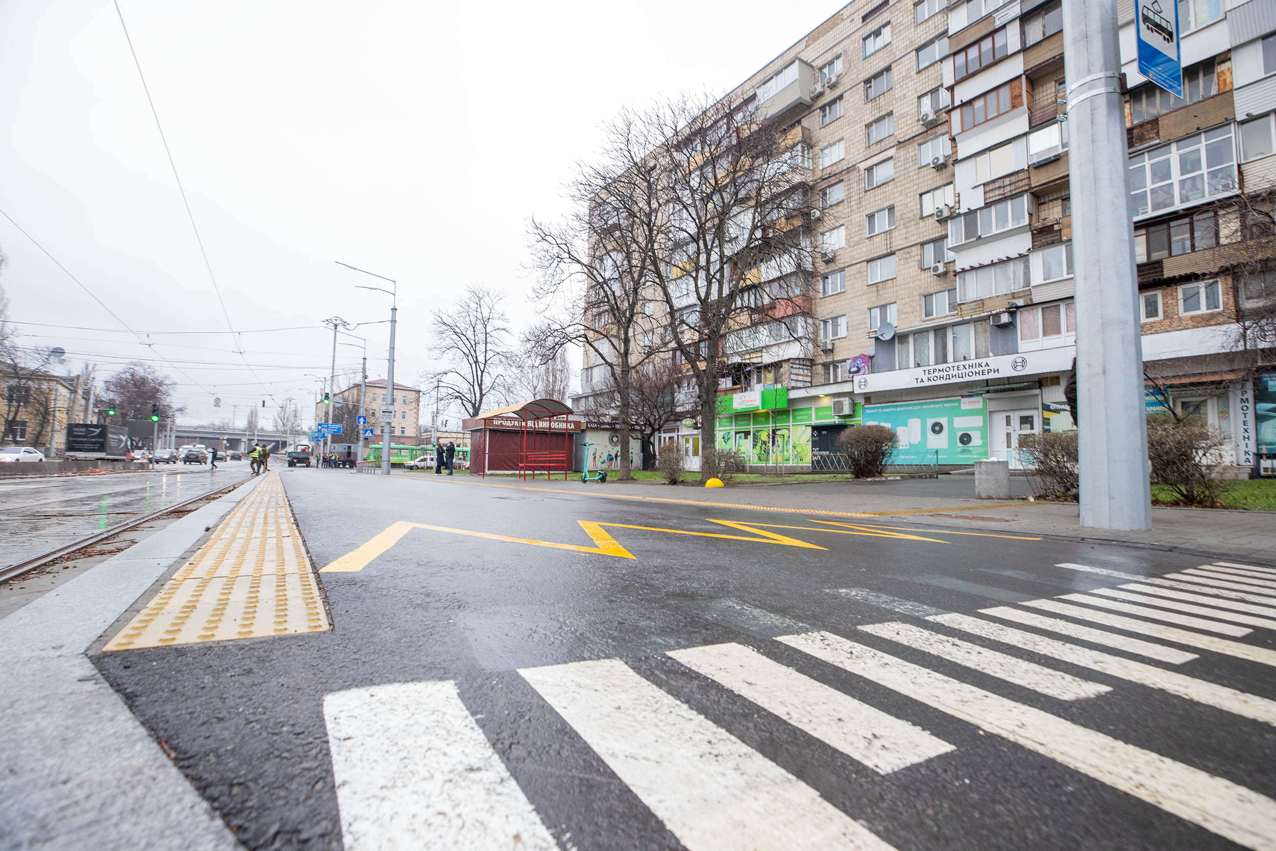 На вулиці Кирилівській у Києві відновлять рух трамваїв новими коліями: фото