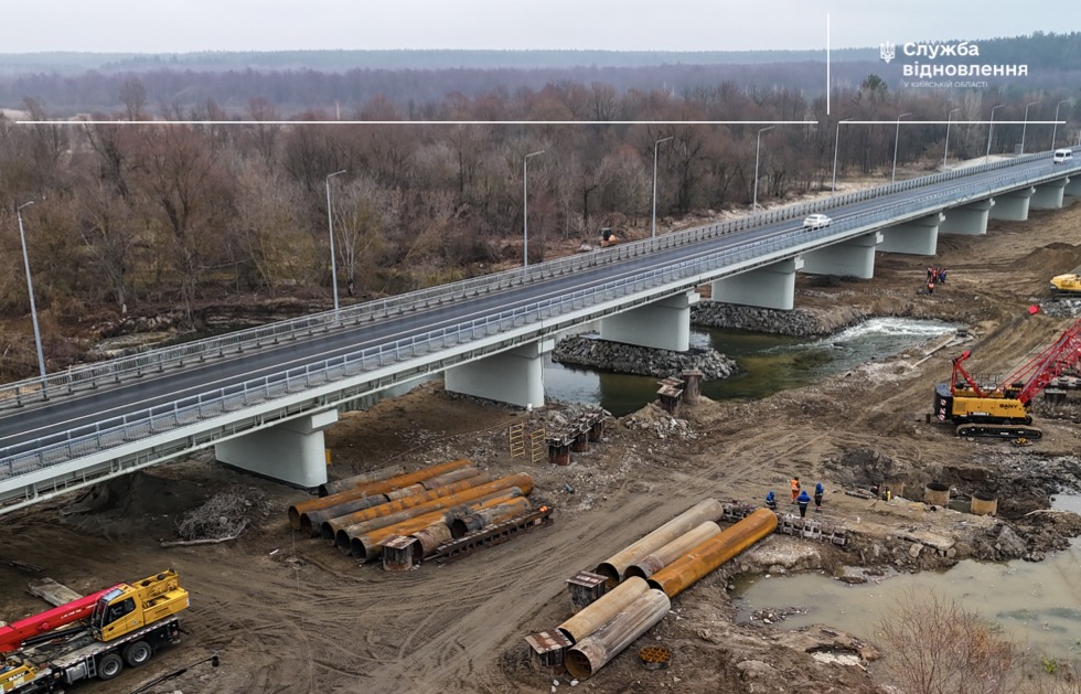 На Київщині завершують відбудову двох найдовших мостів області: фото