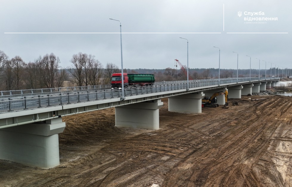 На Київщині завершують відбудову двох найдовших мостів області: фото