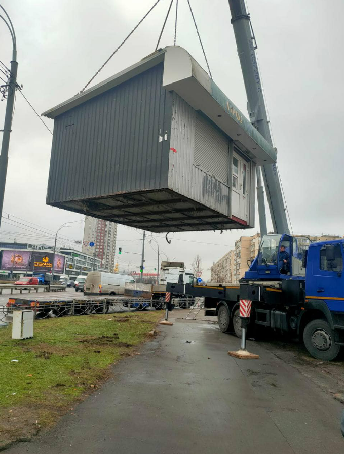 На Оболоні під час демонтажу МАФів знайшли їжаків: фото