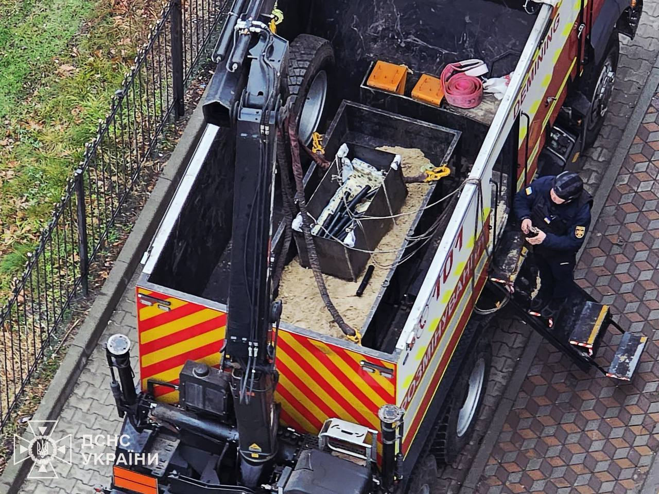 На Київщині провели унікальну операцію з розмінування після дронової атаки: фото