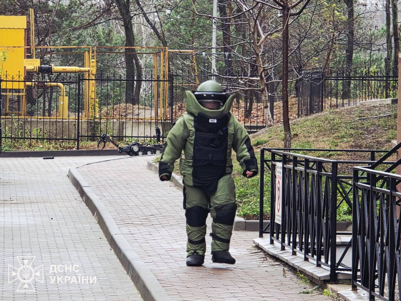 На Київщині провели унікальну операцію з розмінування після дронової атаки: фото