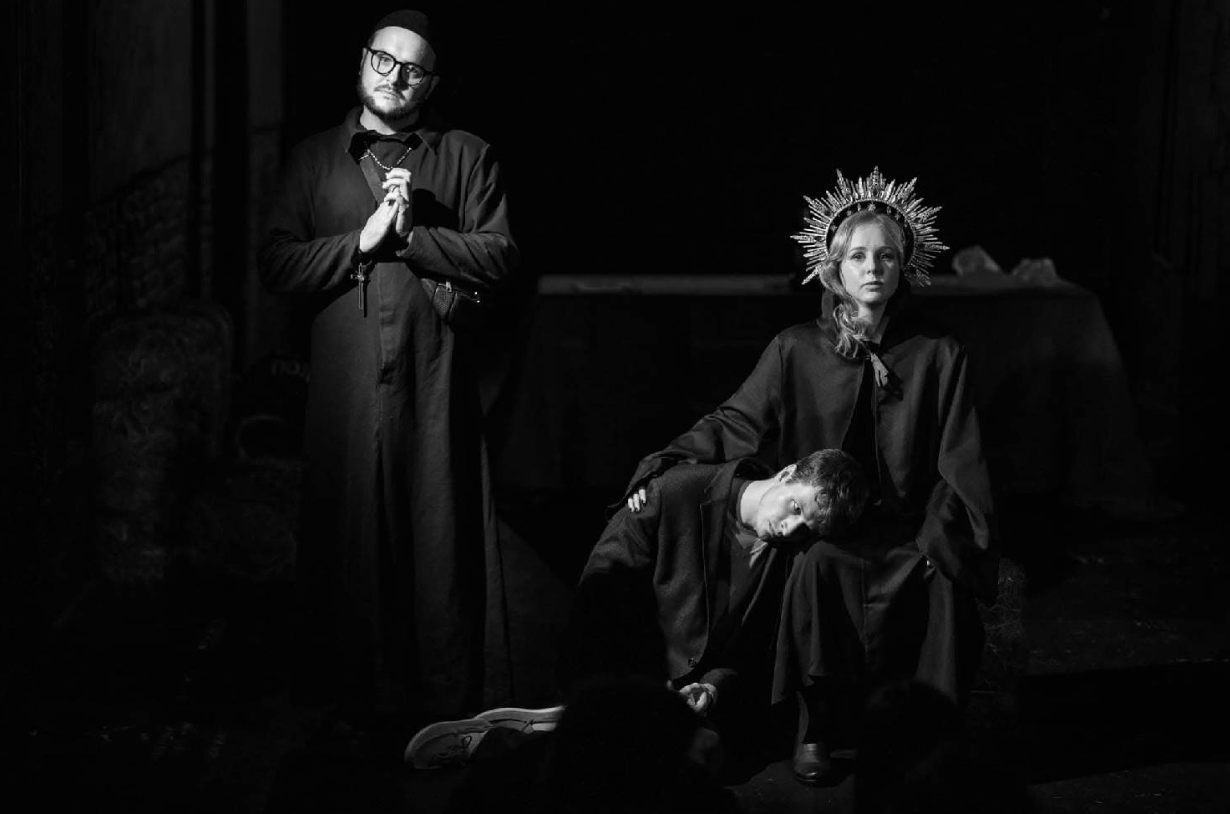 Вистава "Величне століття. Веселе"