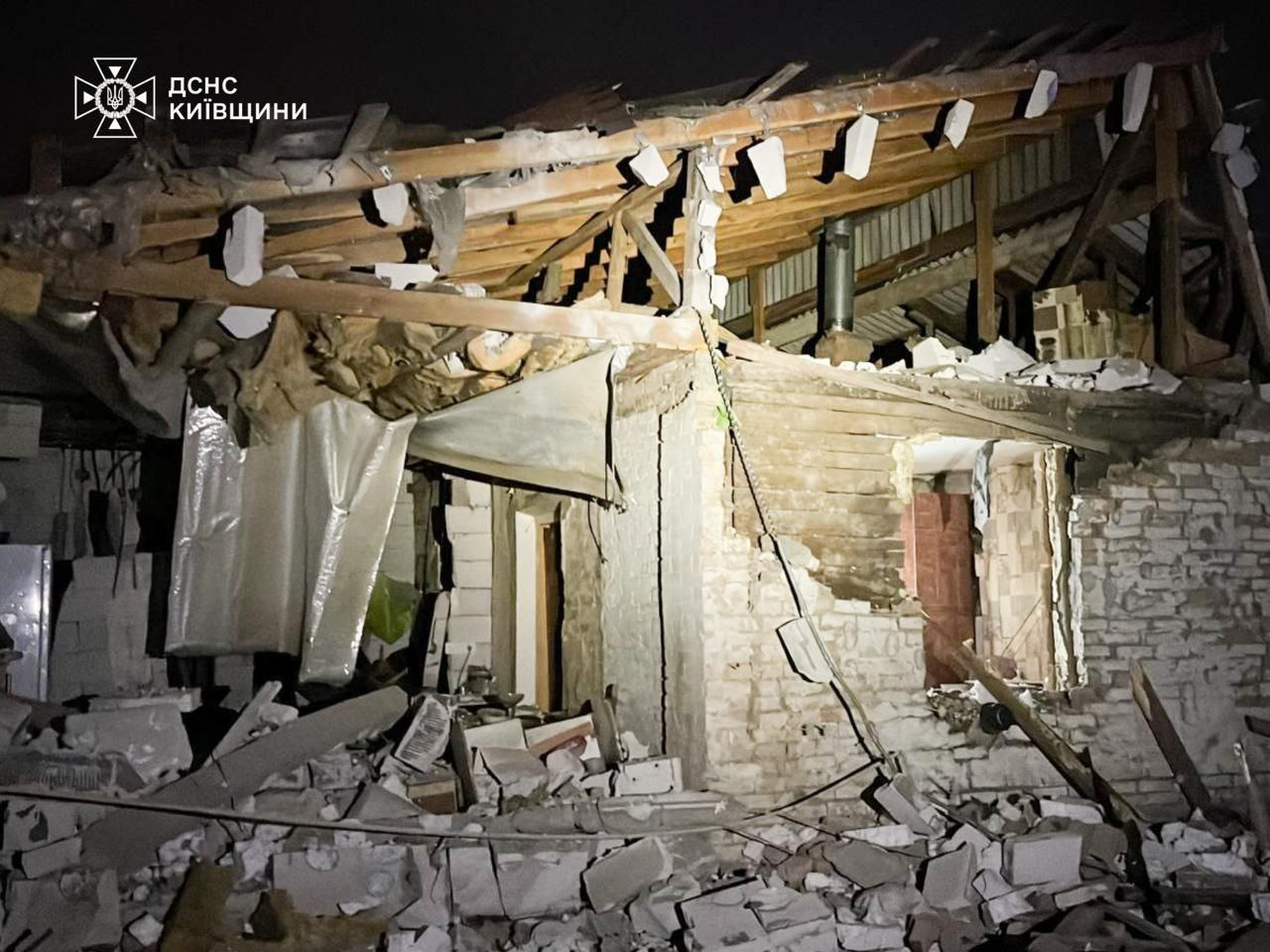 Вночі росіяни атакували Київщину ракетами та дронами: що відомо про наслідки