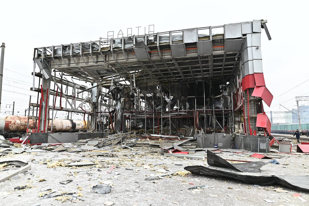 Як виглядає вокзал у Фастові на Київщині, який вночі 6 грудня 2025 року атакували росіяни: фото, відео