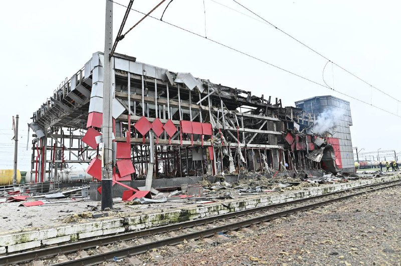 Фото: КОВА Як виглядає вокзал у Фастові на Київщині, який вночі 6 грудня 2025 року атакували росіяни: фото, відео