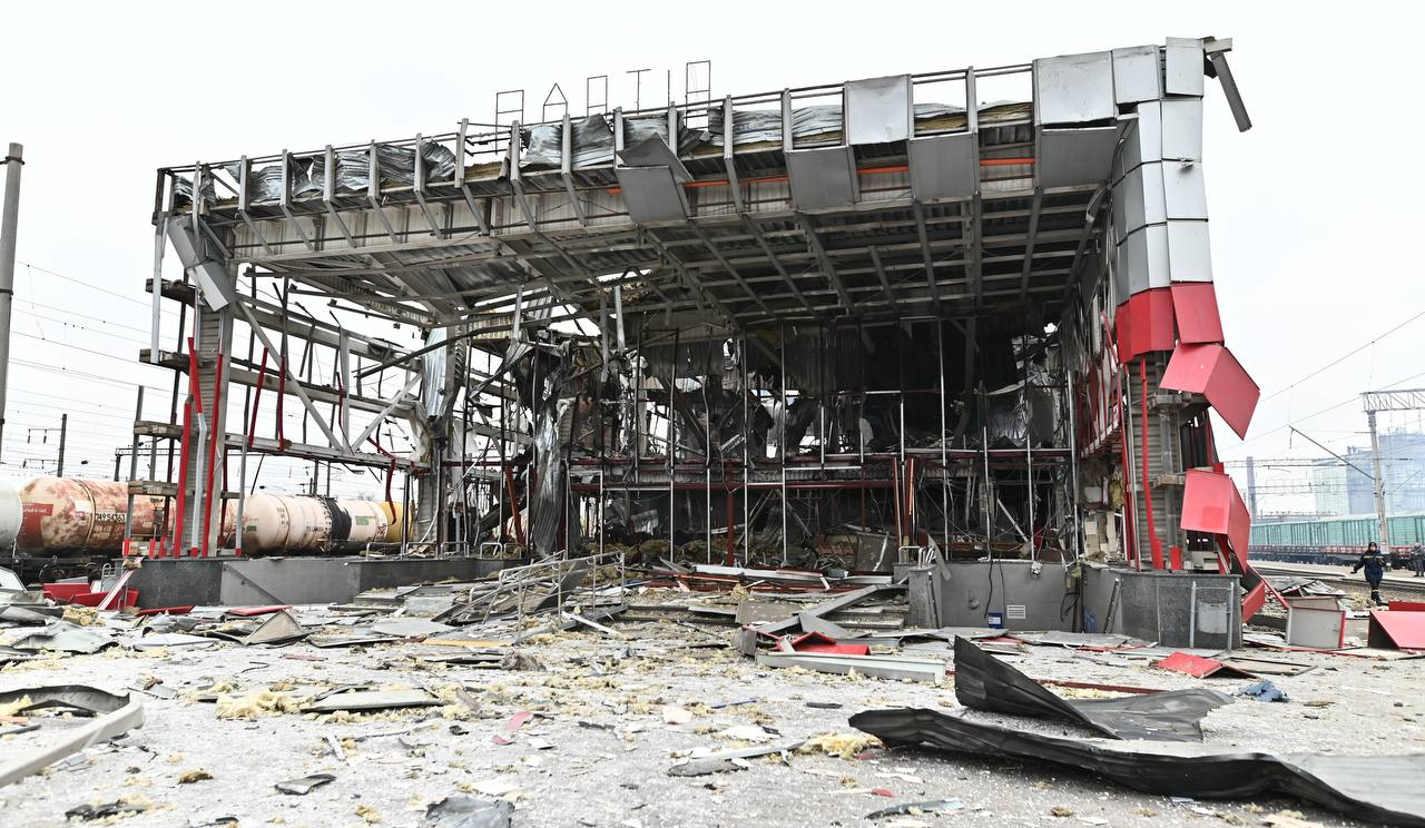 Зруйнований обстрілом вокзал у Фастові демонтують — на його місці зведуть новий