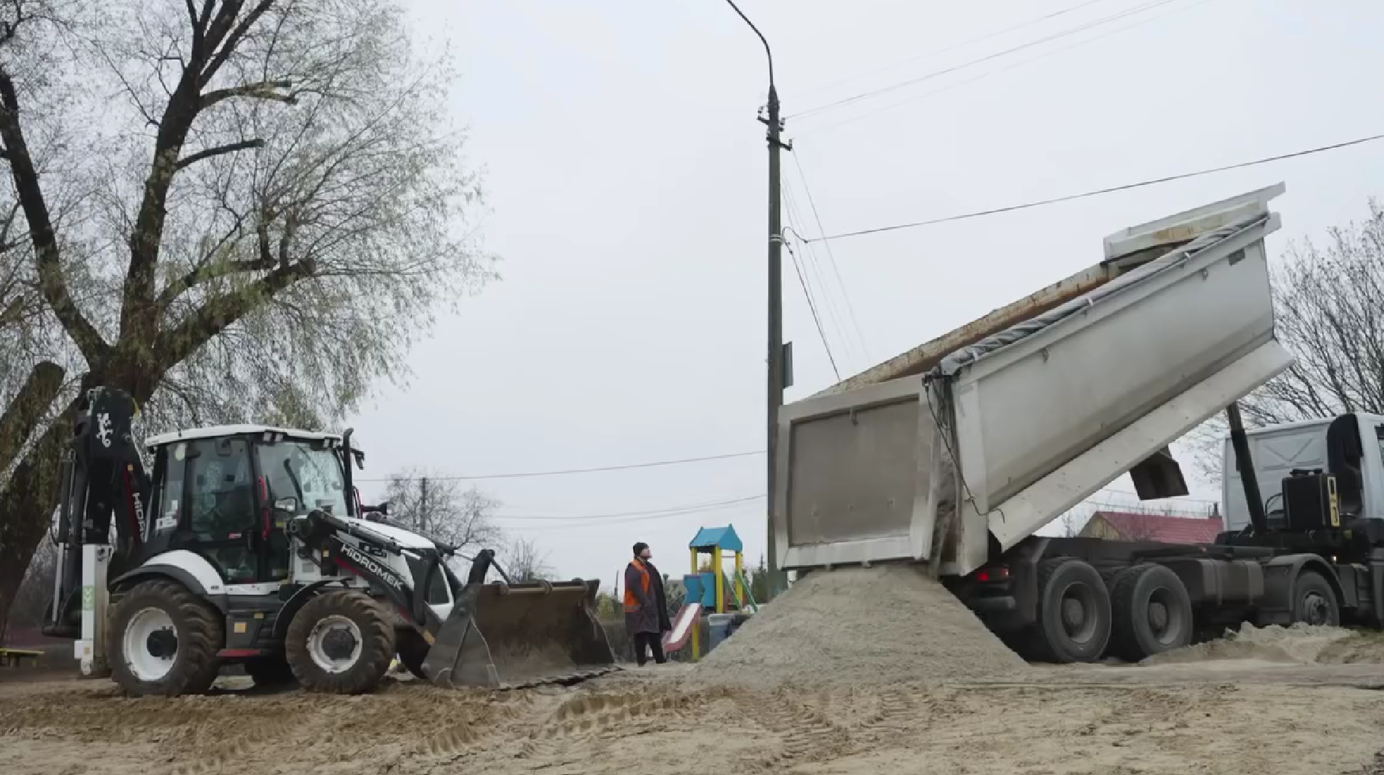 У Києві розпочали відновлення пляжів У Києві розпочали відновлення пляжів