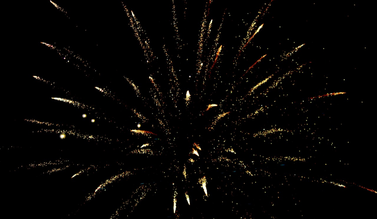 На Троєщині запустили салют: яке покарання за це передбачене