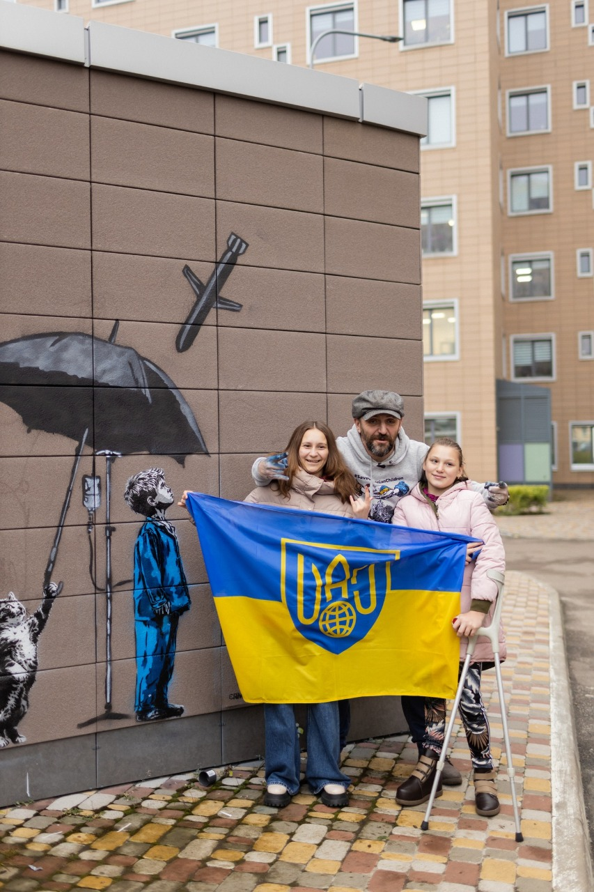 В "Охматдиті" у Києві з’явився мурал, присвячений захисту дітей під час війни: фото
