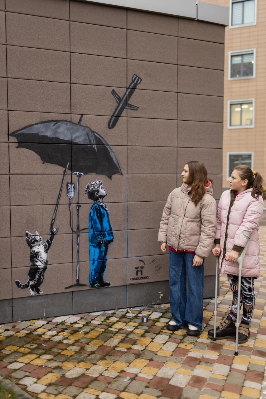 В "Охматдиті" у Києві з’явився мурал, присвячений захисту дітей під час війни: фото