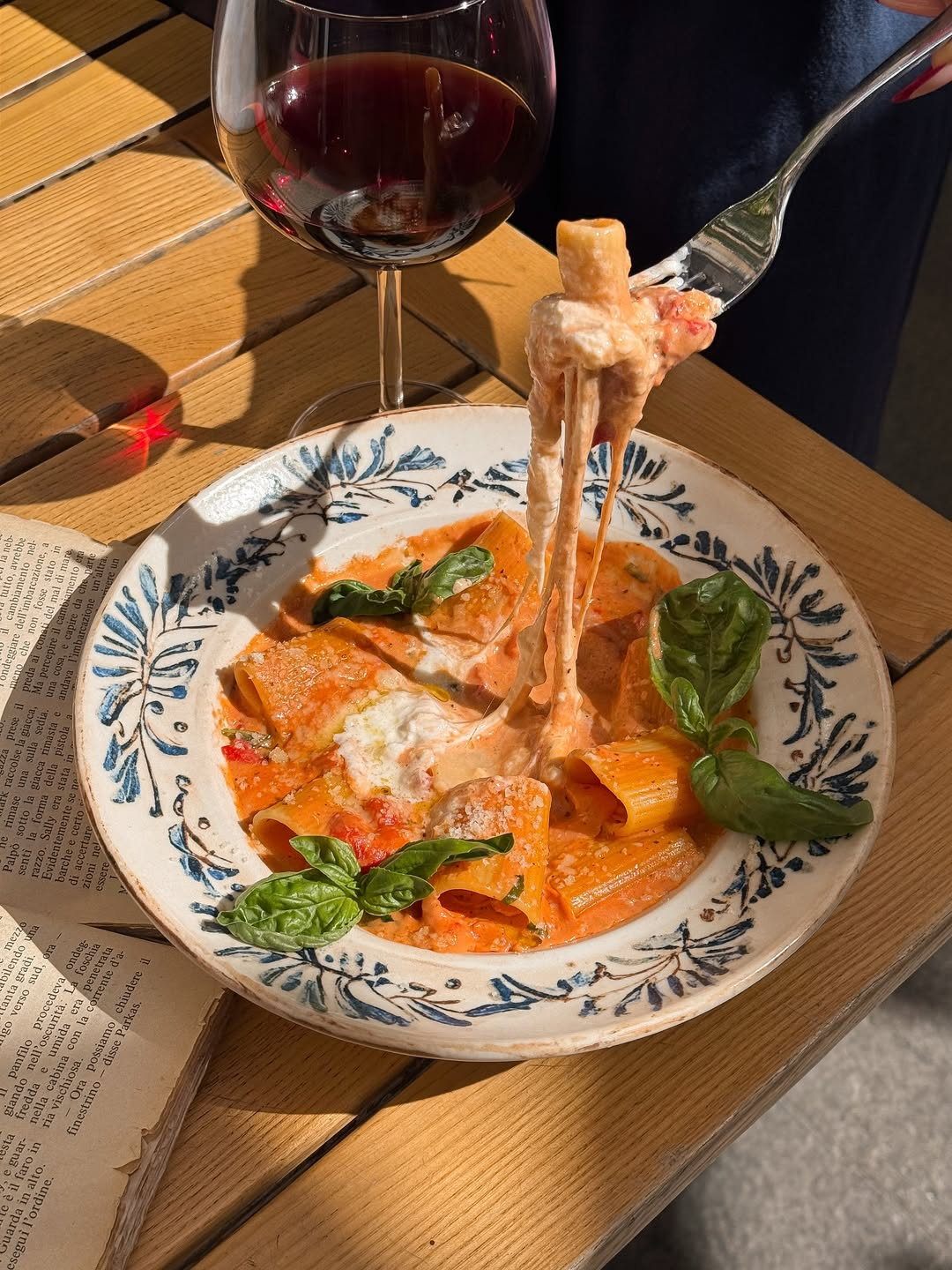 "Тісто, сир і тітка Белла" Де поїсти пасту в Києві: добірка закладів з адресами, цінами та меню