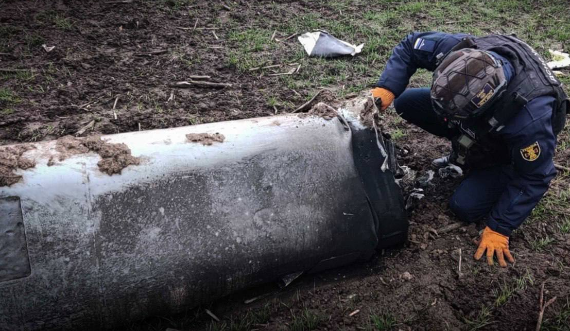 На Київщині виявили уламки російської ракети з бойовою частиною: фото