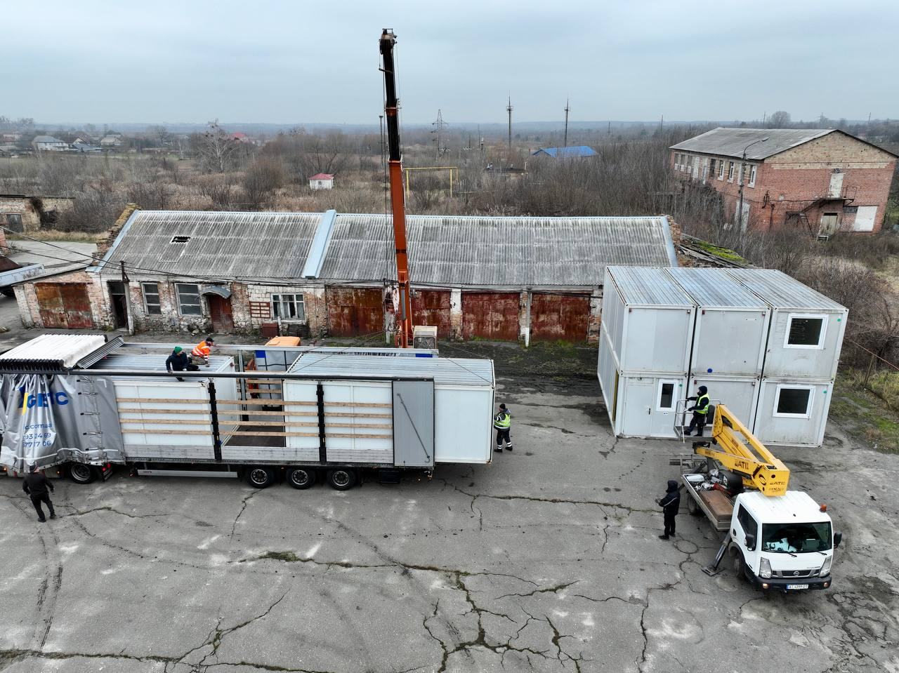 Київщина отримала перші житлові та службові модулі від Німеччини: фото