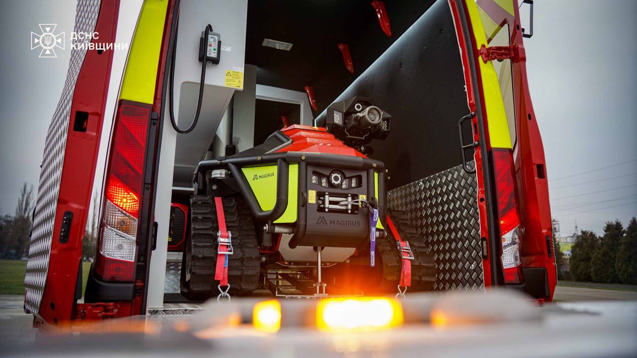 Надзвичайники Київщини отримали аварійно-рятувальний автомобіль безпілотних систем: фото