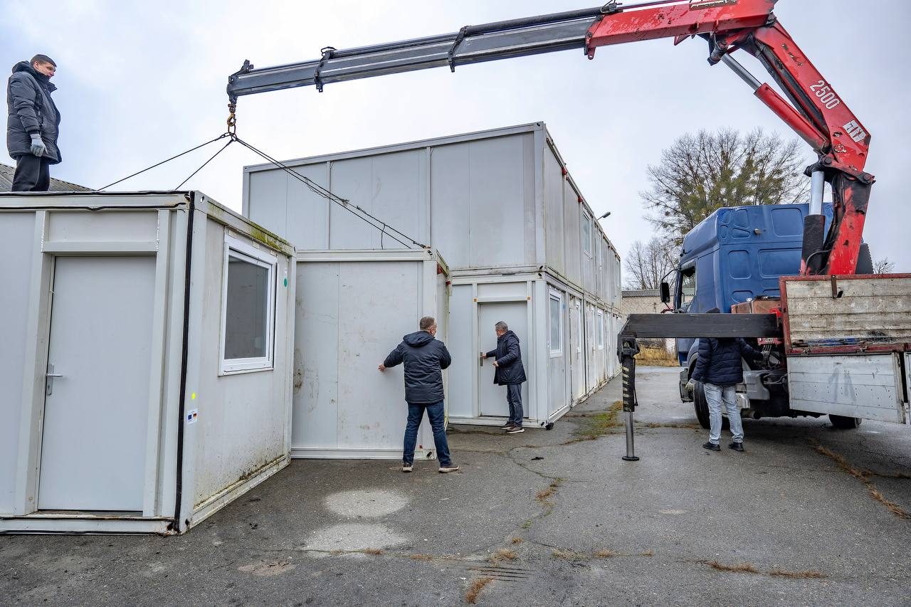 Київщина отримала перші житлові та службові модулі від Німеччини: фото