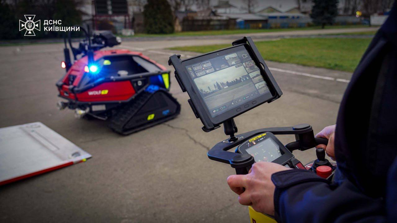 Надзвичайники Київщини отримали аварійно-рятувальний автомобіль безпілотних систем: фото