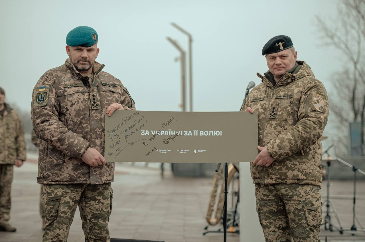 У Києві відкрили пам'ятний знак, присвячений сухопутним військам: фото