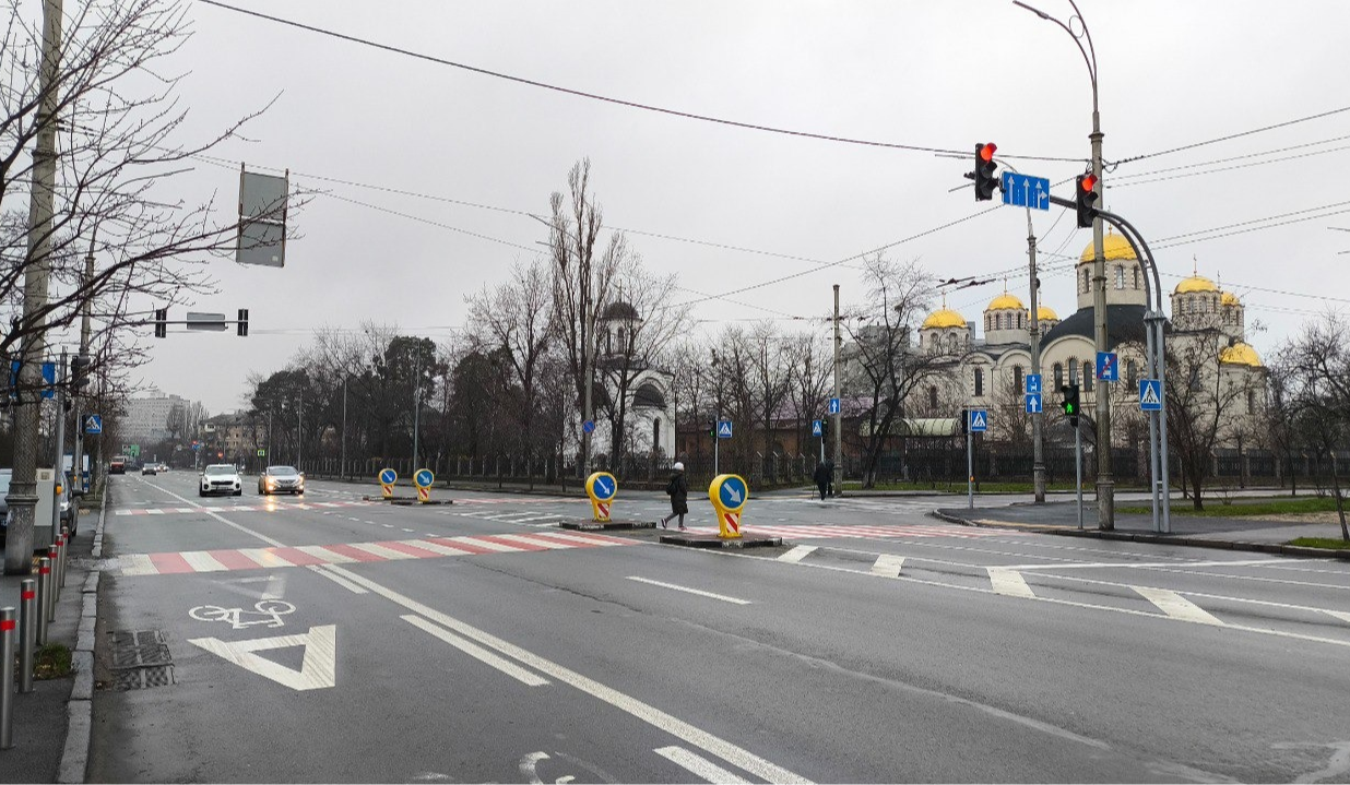 У Дніпровському районі запрацював ще один світлофорний об’єкт: де саме