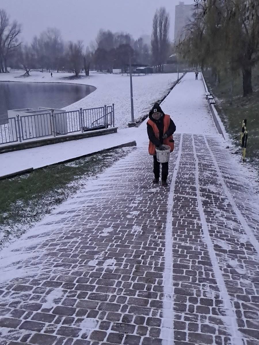 У Києві прибирають сніг У Києві прибирають сніг