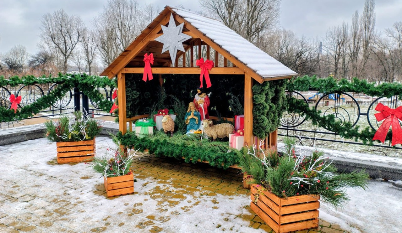 У парку "Наталка" облаштували святкові фотозони: як вони виглядають