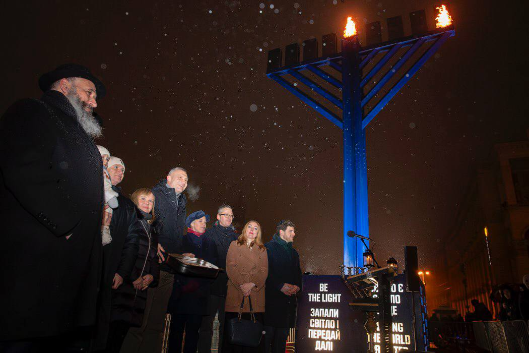 На Майдані Незалежності у Києві запалили першу свічку Ханукії: фото