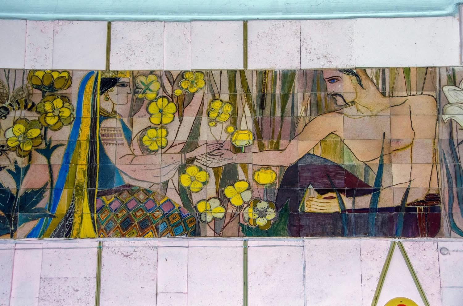 Керамічне панно в аптеці на Нивках у Києві може отримати охоронний статус: деталі