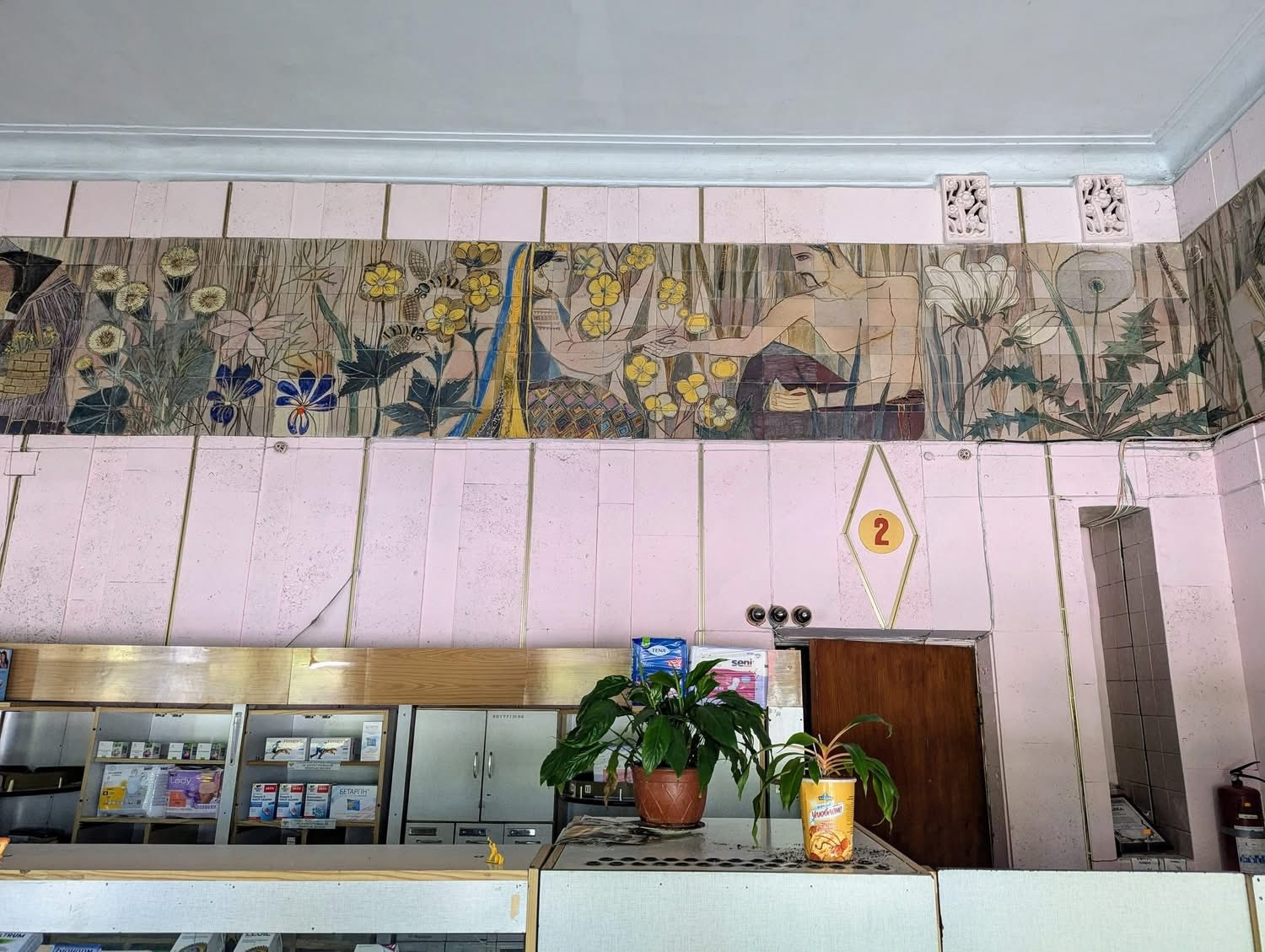 Керамічне панно в аптеці на Нивках у Києві може отримати охоронний статус: деталі