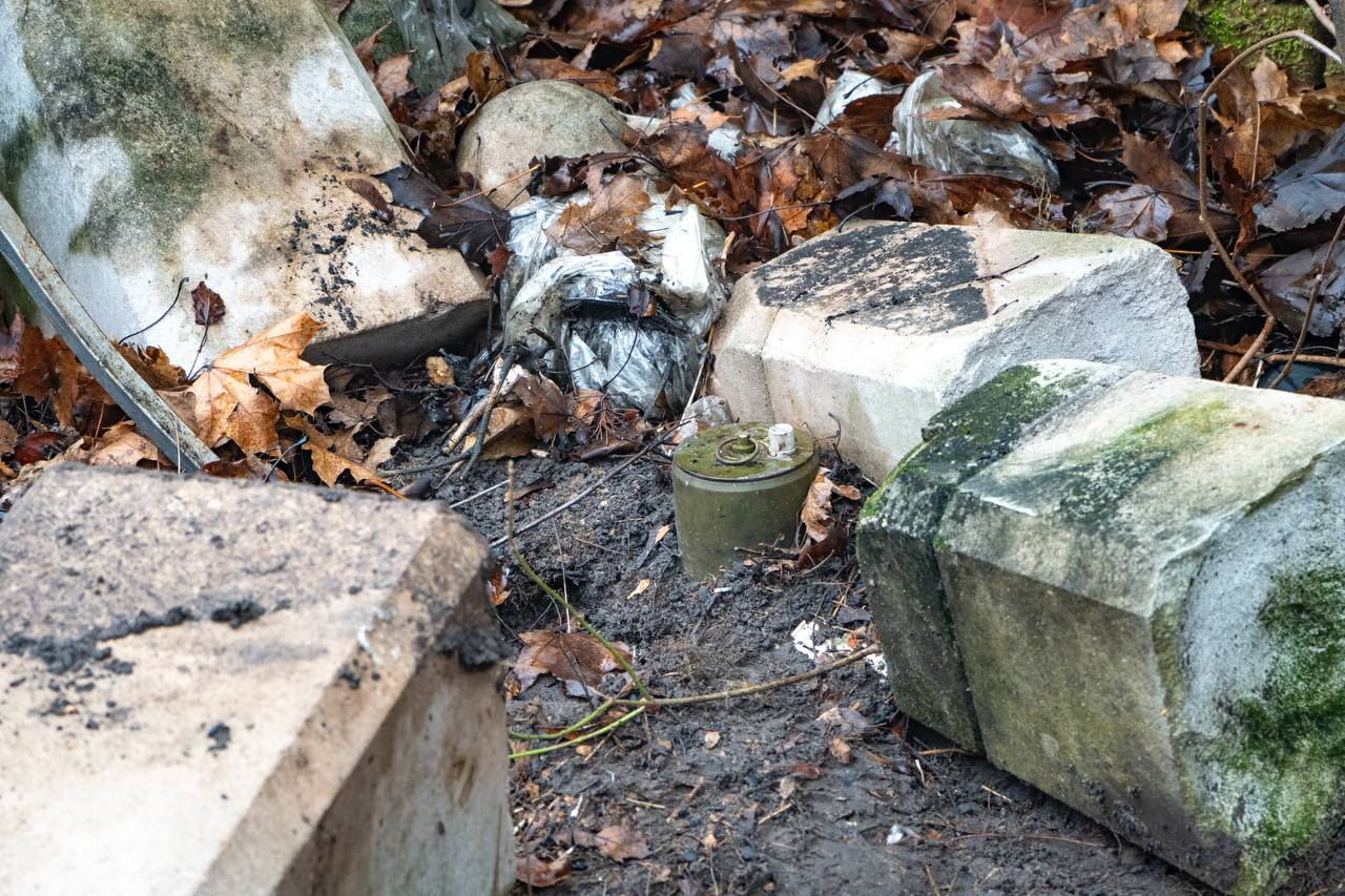 На території Бучанської міськради на Київщині виявили російську міну: фото