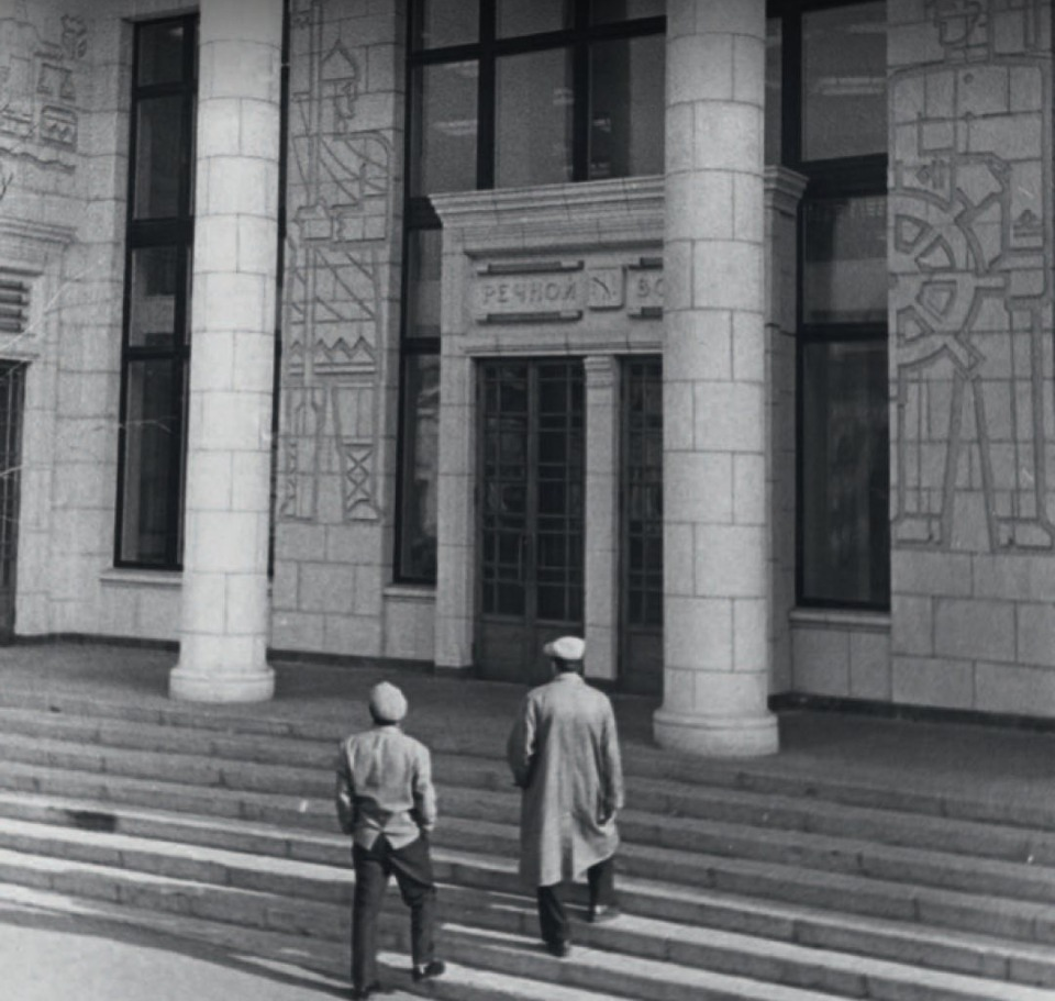 У будівлі Київського річкового вокзалу відреставрували історичні мозаїки: фото