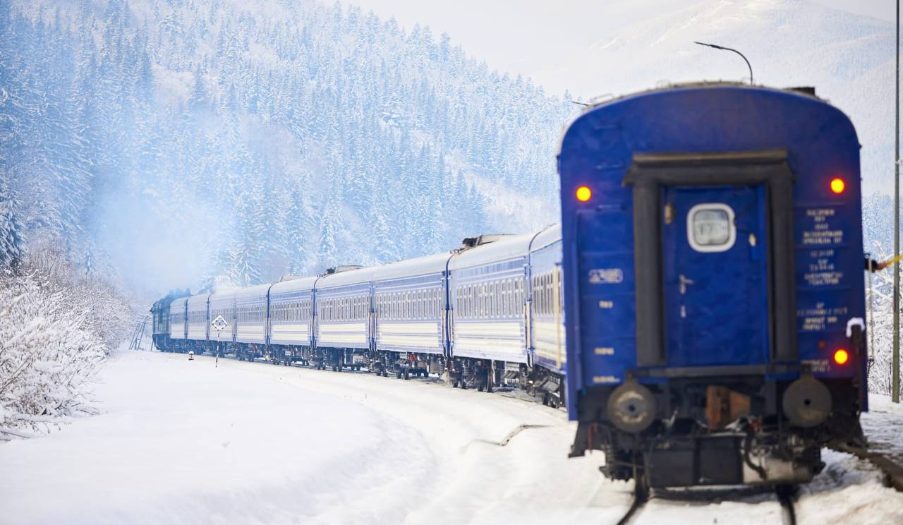 На період зимових свят Укрзалізниця призначила додаткові поїзди з Києва