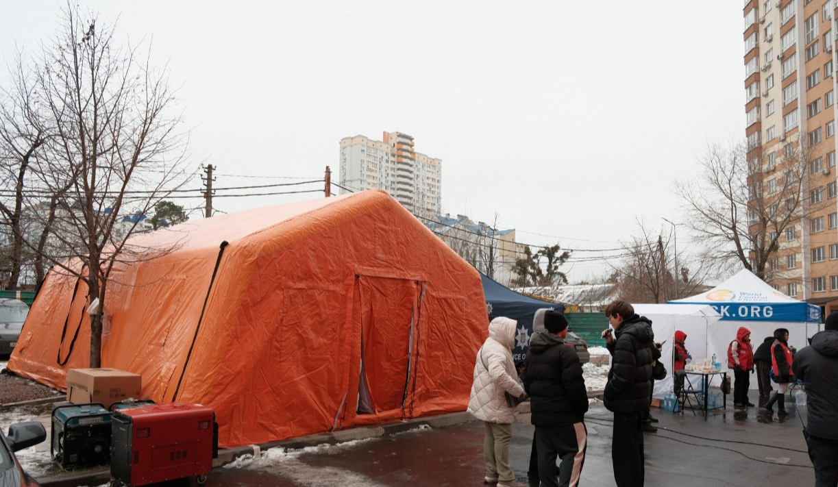 У трьох районах Києва тривають аварійно-рятувальні роботи — ДСНС