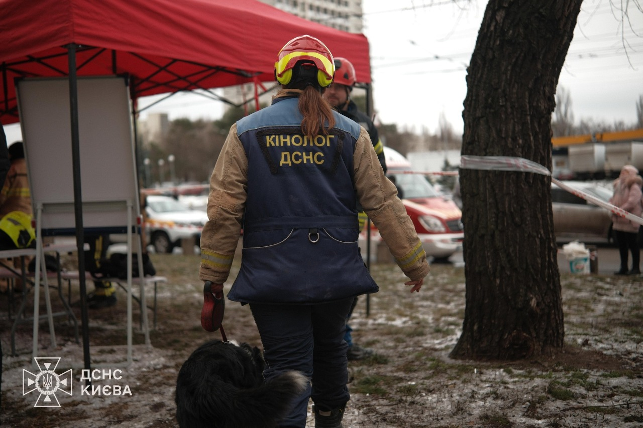 У трьох районах Києва тривають аварійно-рятувальні роботи — ДСНС