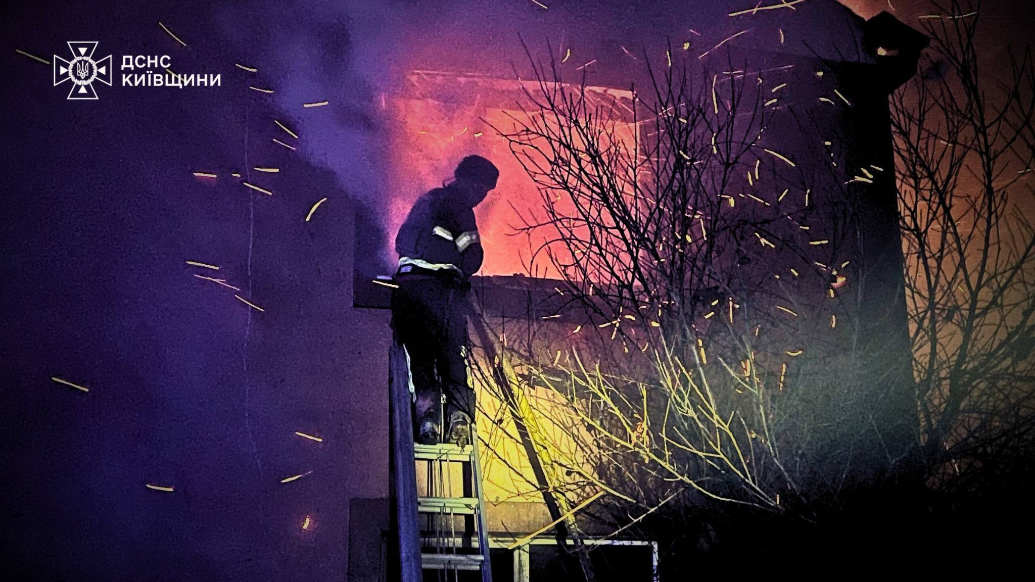 Наслідки нічного обстрілу Київщини 27 грудня 2025 року: є загибла та поранені